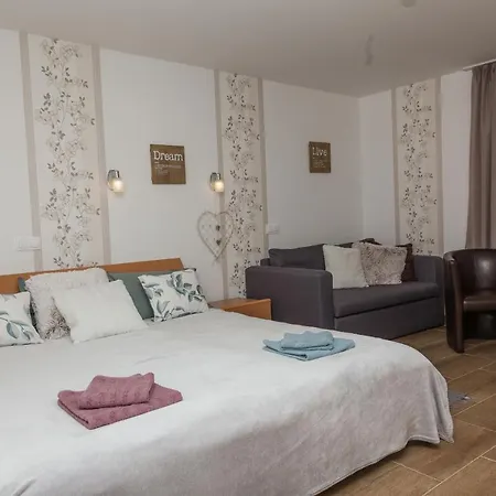 Szivem Csuecske Vendeghaz Guest house *